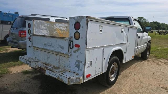 Image of Dodge Ram 2500 equipment image 4