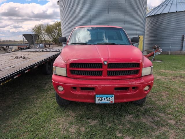 Image of Dodge Ram 2500 equipment image 2