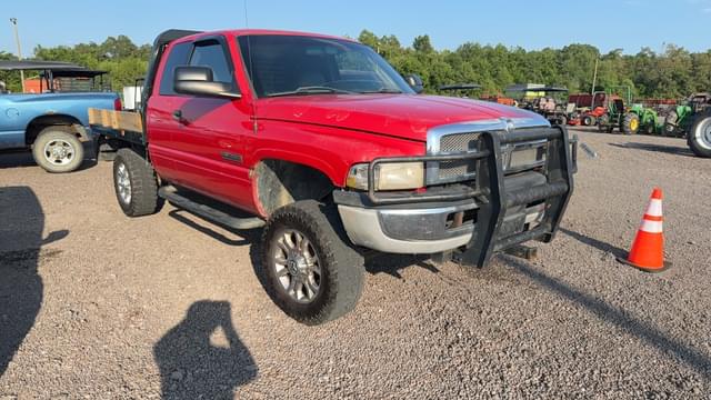Image of Dodge Ram 2500 equipment image 2