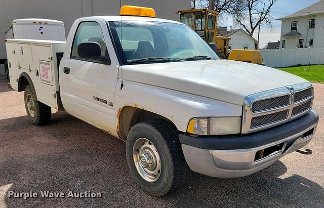 Image of Dodge Ram 2500 equipment image 2