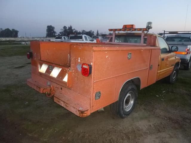 Image of Dodge Ram 2500 equipment image 2