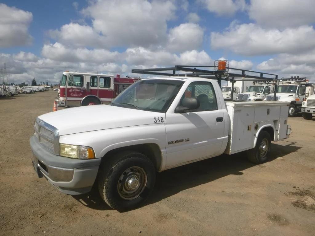2001 Dodge Ram 2500 Equipment Image0