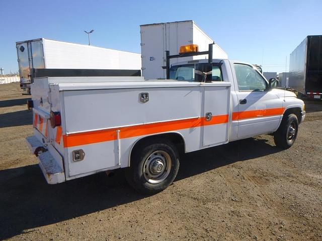 Image of Dodge Ram 2500 equipment image 2