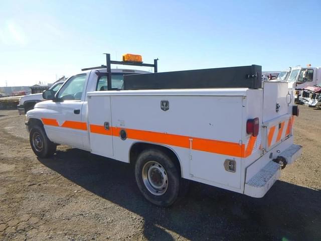 Image of Dodge Ram 2500 equipment image 3