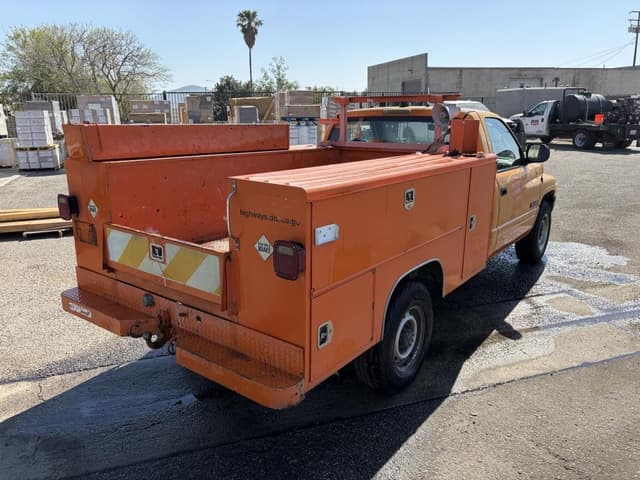 Image of Dodge Ram 2500 equipment image 2