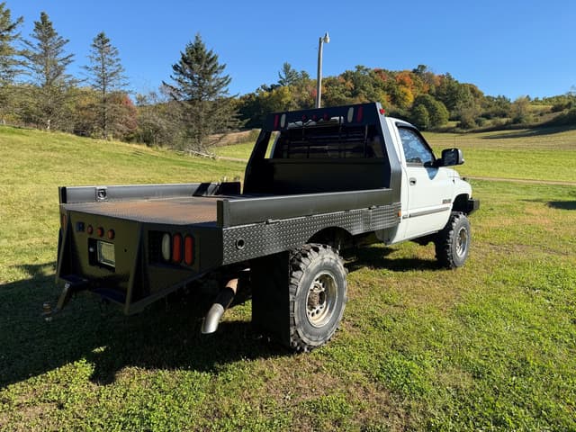 Image of Dodge Ram 2500 equipment image 3