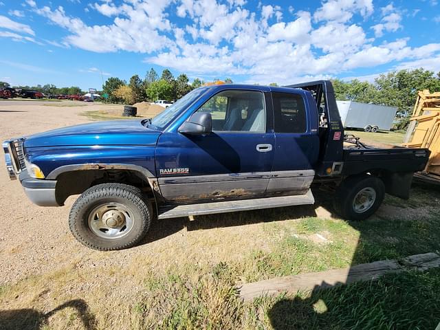 Image of Dodge Ram 2500HD equipment image 2