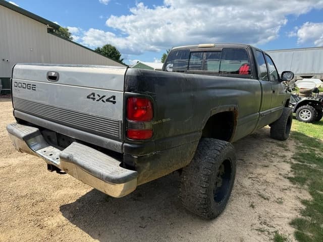 Image of Dodge Ram 2500 equipment image 2
