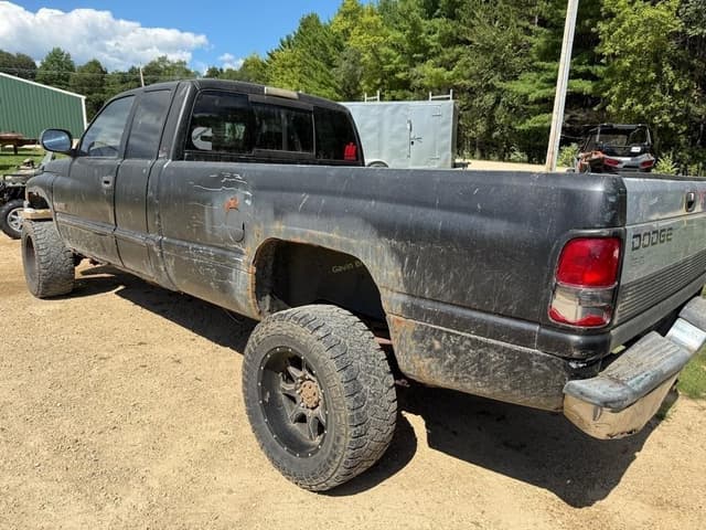 Image of Dodge Ram 2500 equipment image 3
