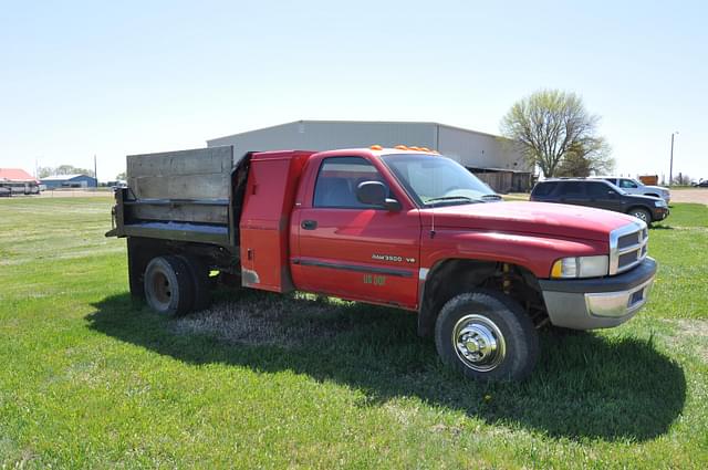 Image of Dodge Ram 3500 equipment image 3