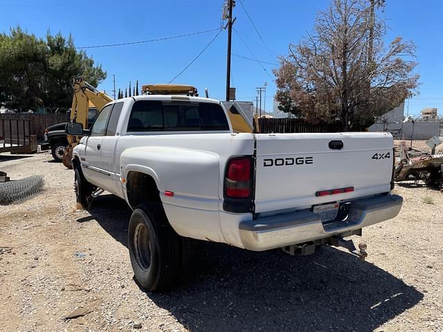Image of Dodge Ram 3500 equipment image 2