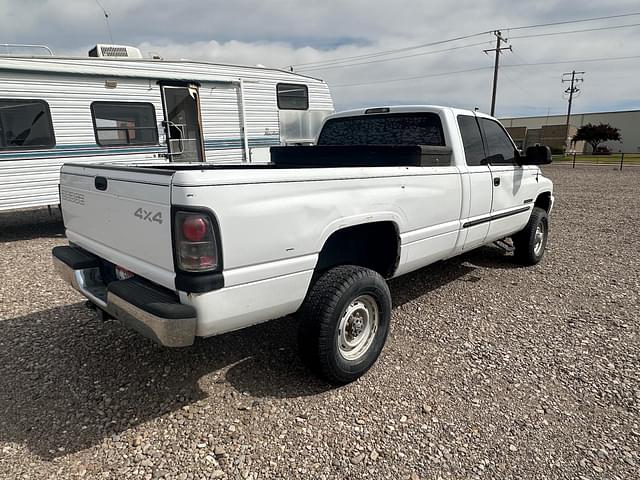 Image of Dodge Ram 3500 equipment image 2