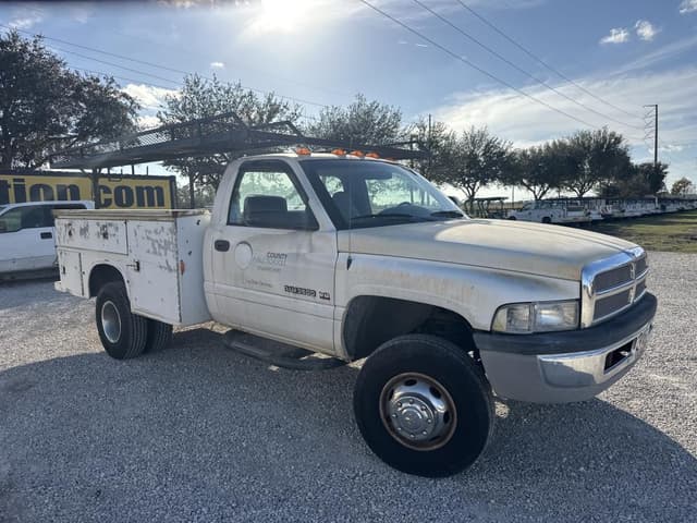 Image of Dodge Ram 3500 equipment image 3