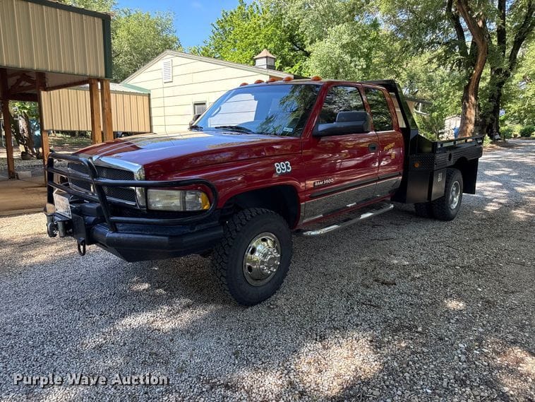 2001 Dodge Ram 3500 Equipment Image0