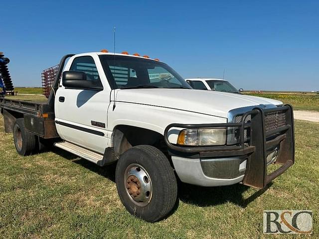 Image of Dodge Ram 3500 equipment image 2