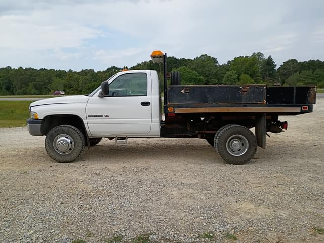 Image of Dodge Ram 3500 equipment image 2