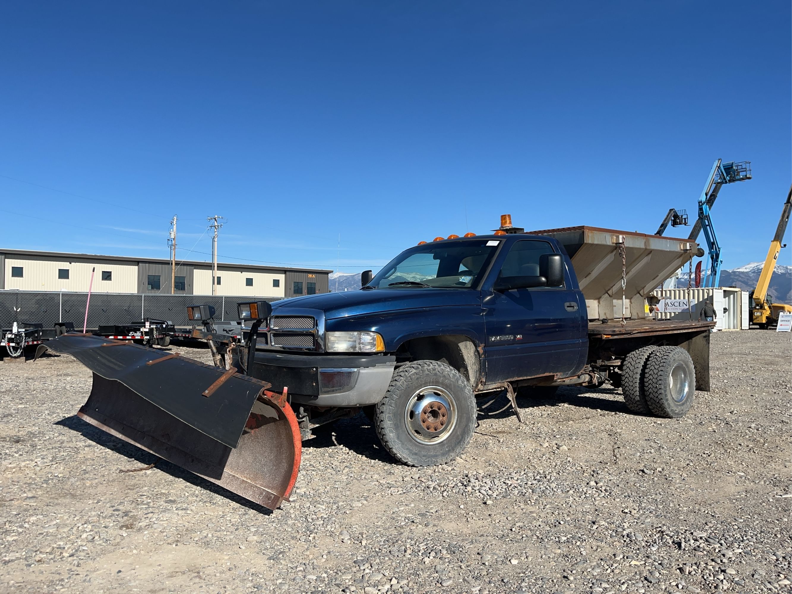2001 Dodge Ram 3500 Equipment Image0