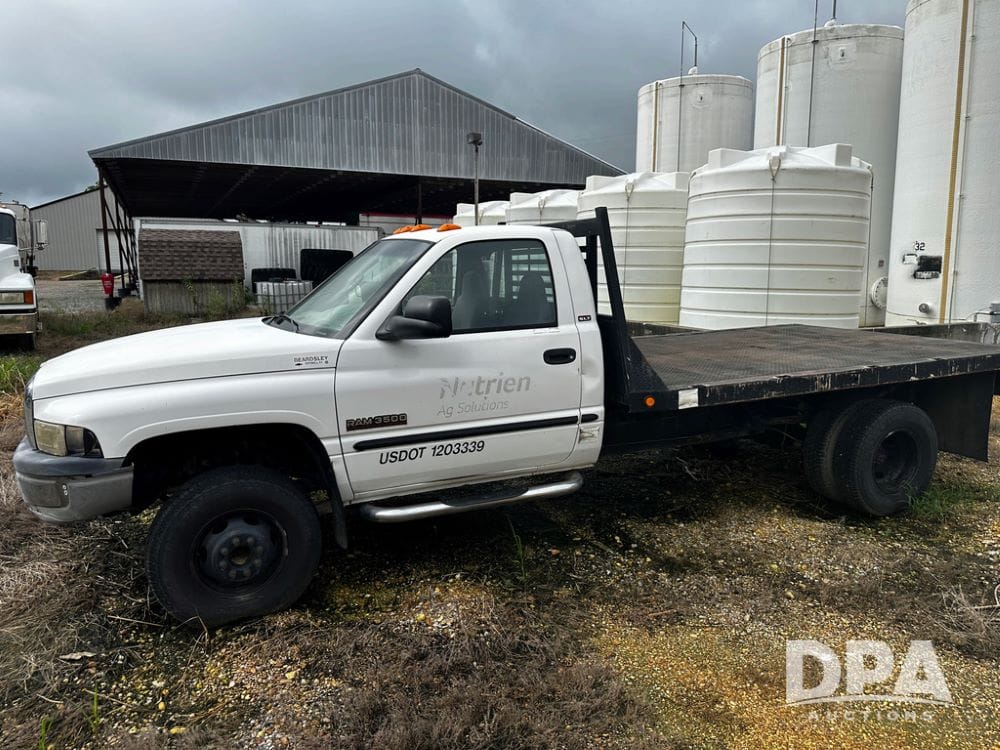 2001 Dodge Ram 3500 Equipment Image0