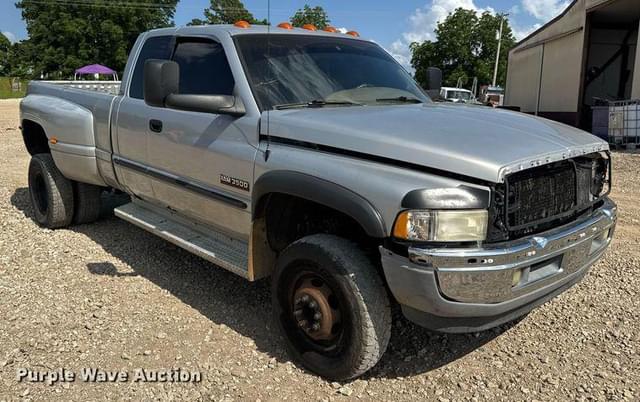 Image of Dodge Ram 3500 equipment image 2