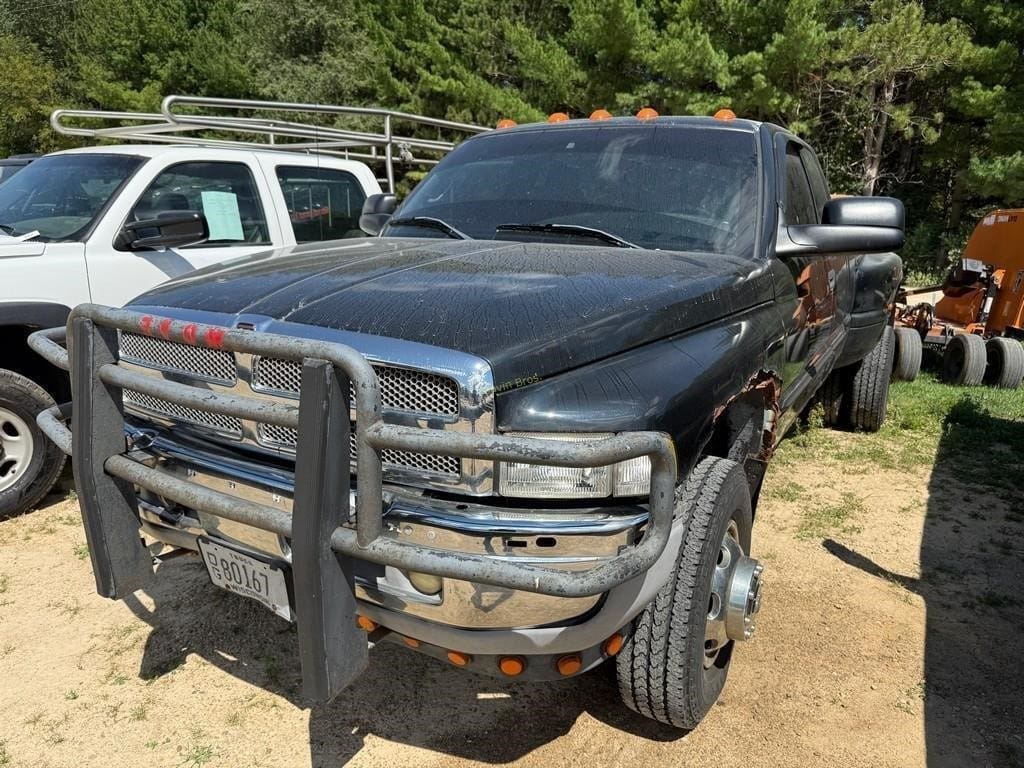 2001 Dodge Ram 3500 Equipment Image0