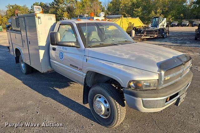 Image of Dodge Ram 3500 equipment image 2