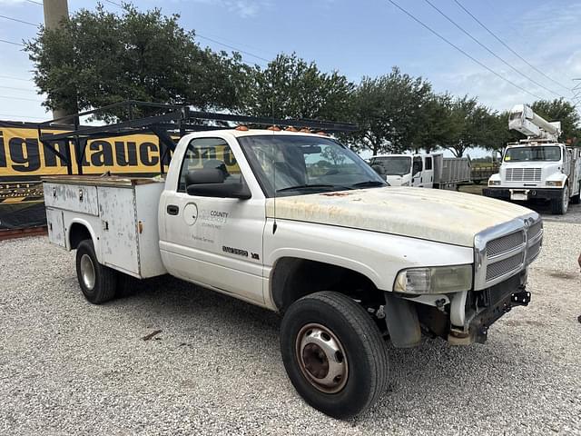 Image of Dodge Ram 3500 equipment image 4