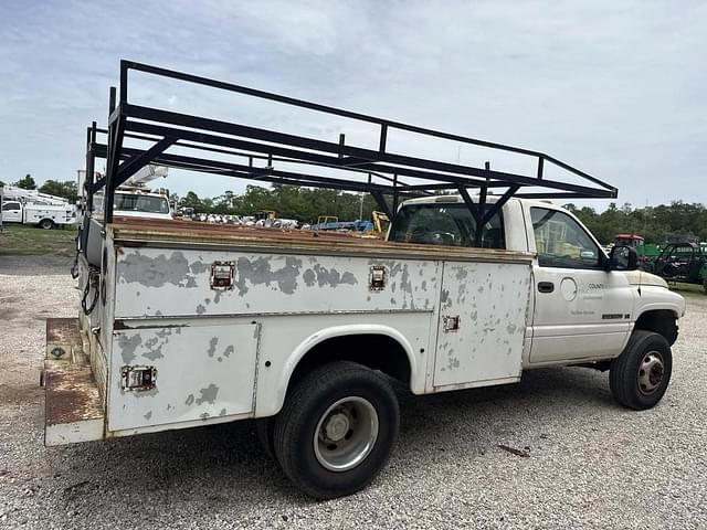 Image of Dodge Ram 3500 equipment image 2