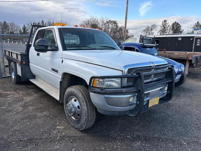 Image of Dodge Ram 3500 equipment image 2