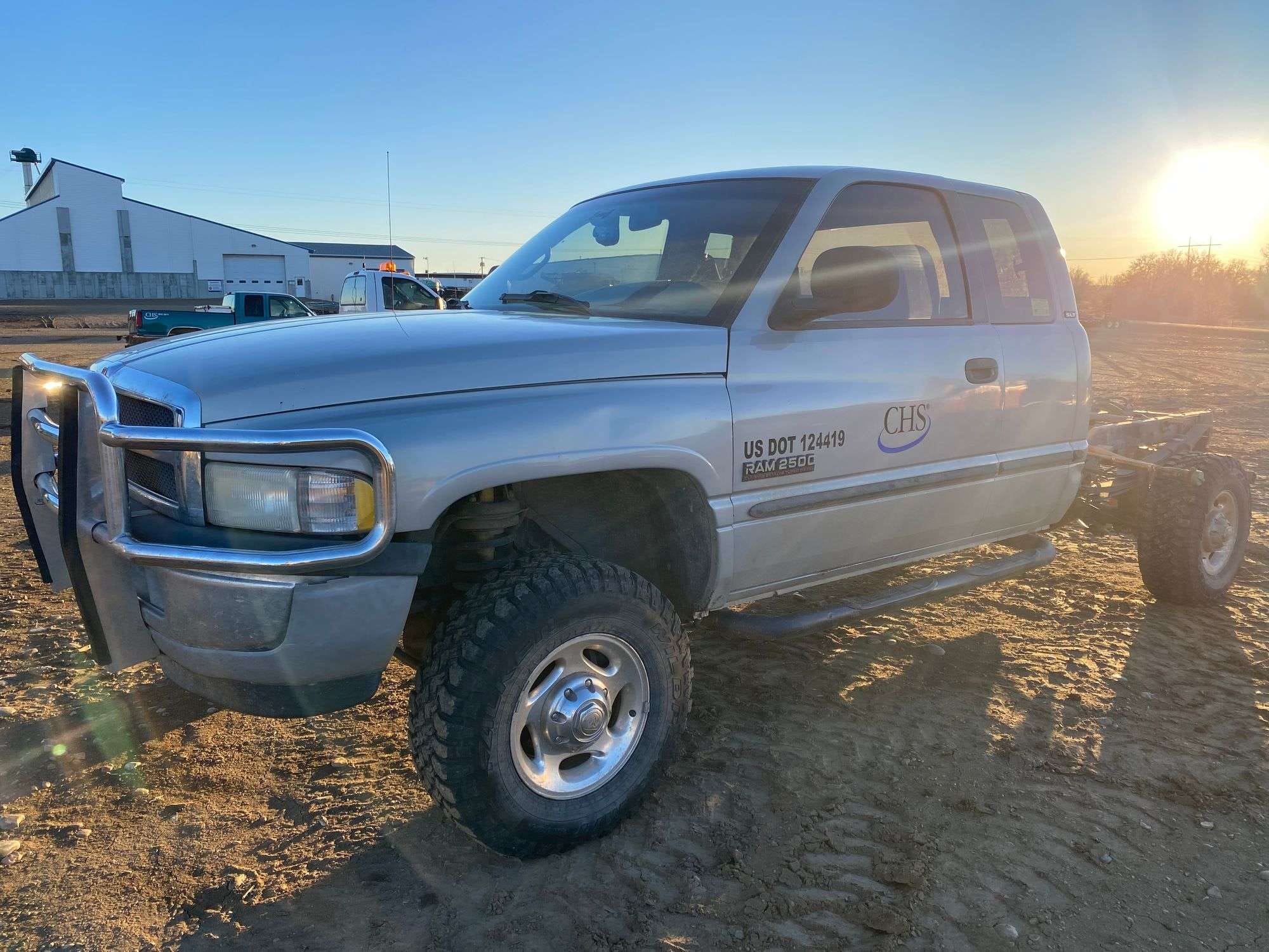 2001 Dodge Ram 2500 Equipment Image0