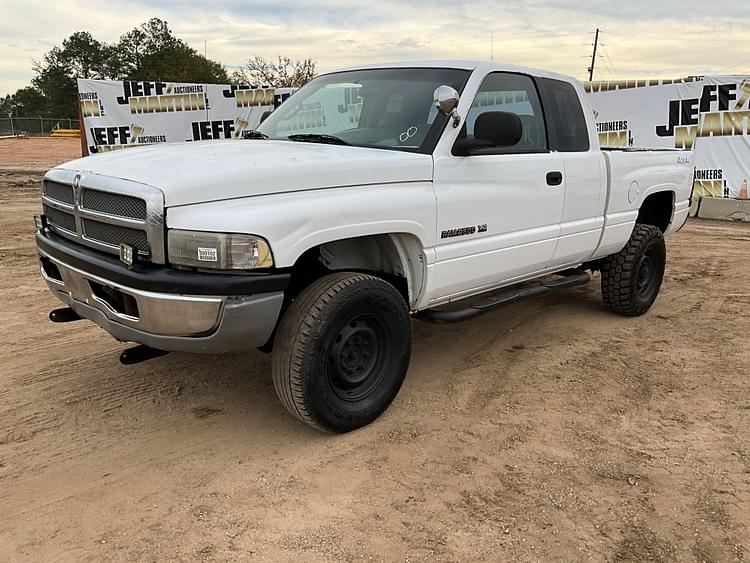 2001 Dodge Ram 2500 Equipment Image0