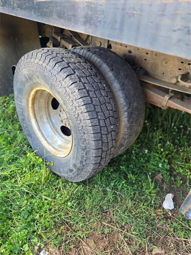 Image of Ford F-350 equipment image 4