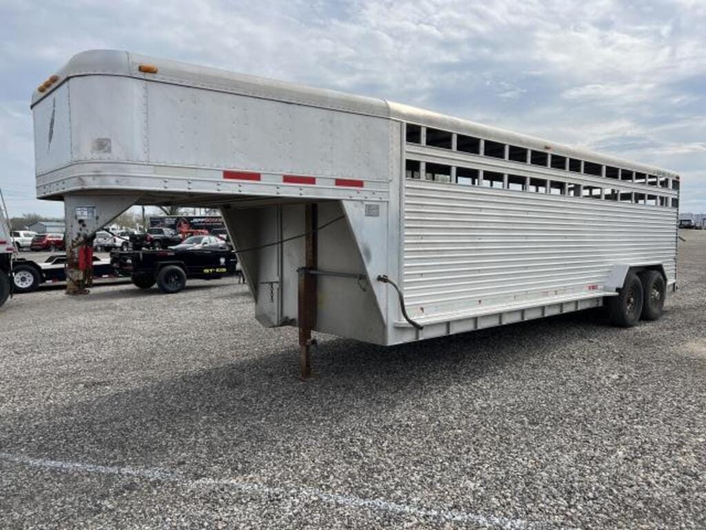 Main image Featherlite 8120