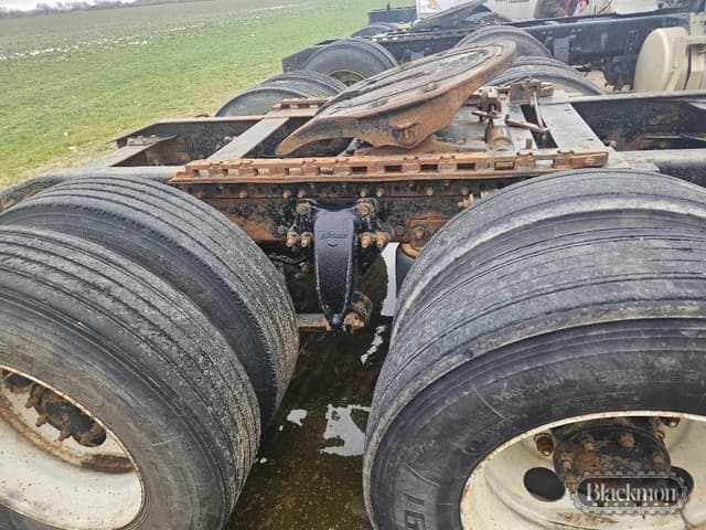 Image of Freightliner FLD equipment image 2