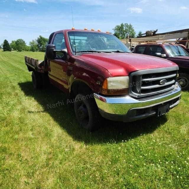 Image of Ford F-350 equipment image 2