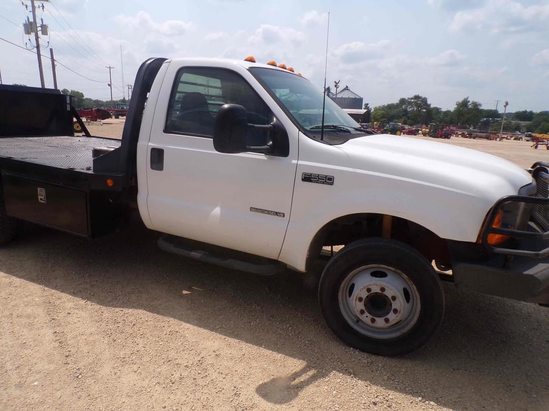 Image of Ford F-550 Primary image