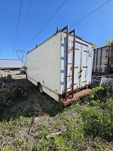 Image of Ford E-350 equipment image 3