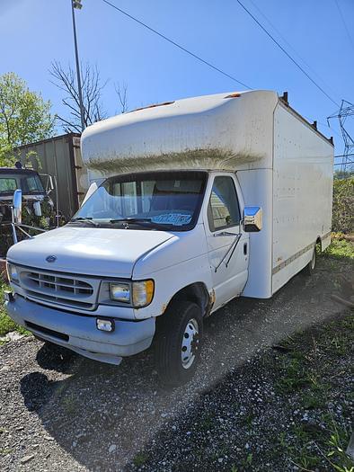 Image of Ford E-350 Primary image