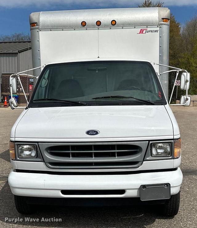 Image of Ford E-350 equipment image 1