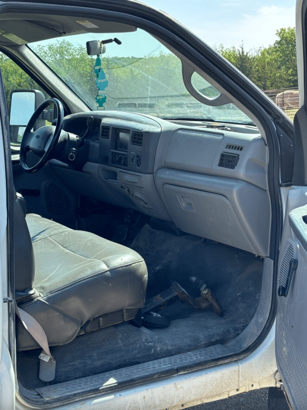 Image of Ford F-250 equipment image 3