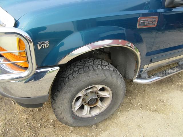 Image of Ford F-250 equipment image 3