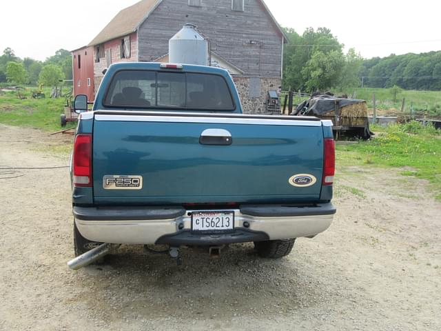 Image of Ford F-250 equipment image 2