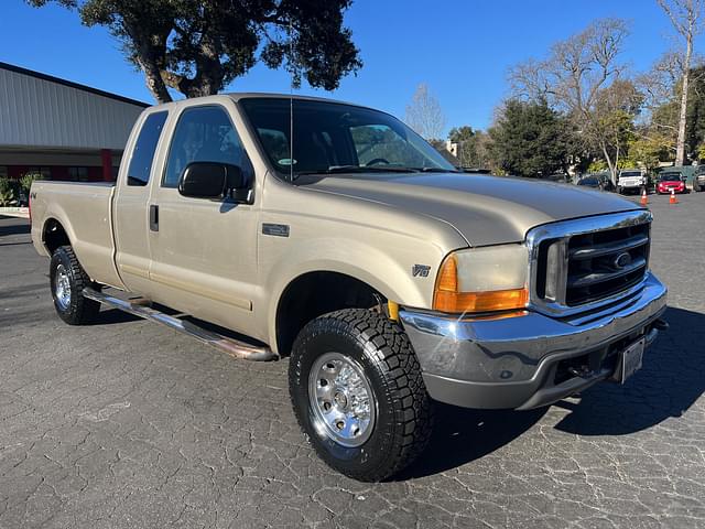 Image of Ford F-250 equipment image 4