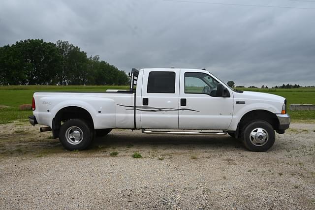 Image of Ford F-350 equipment image 2