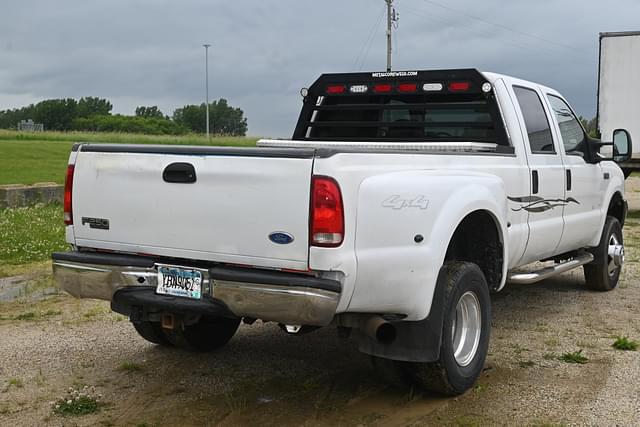 Image of Ford F-350 equipment image 3