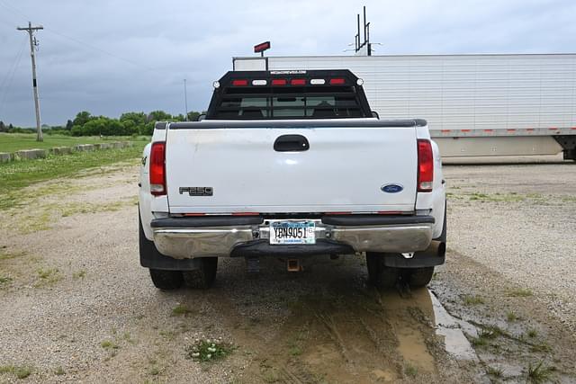 Image of Ford F-350 equipment image 4