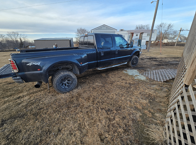 Image of Ford F-350 equipment image 2