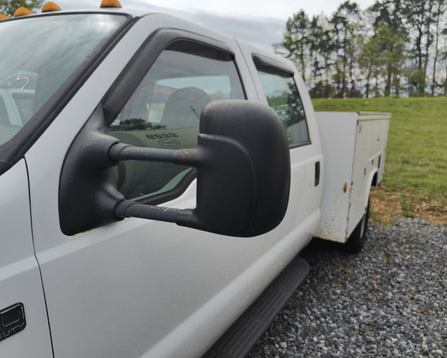 Image of Ford F-350 equipment image 2