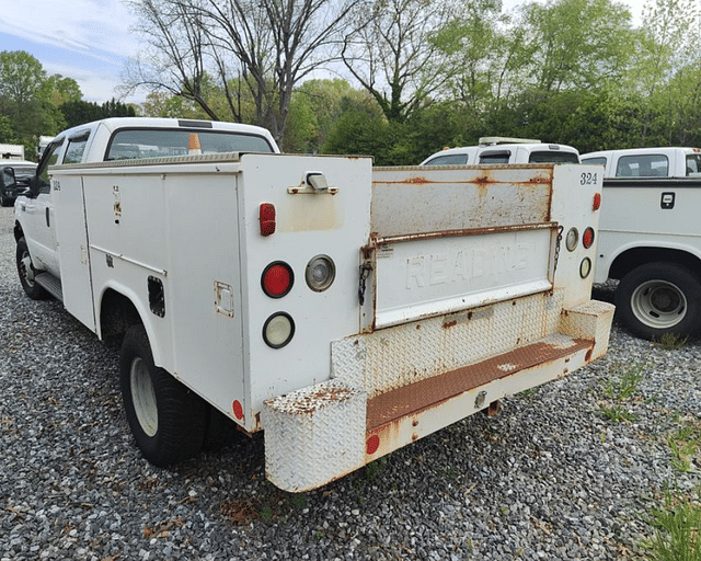 Image of Ford F-350 equipment image 3