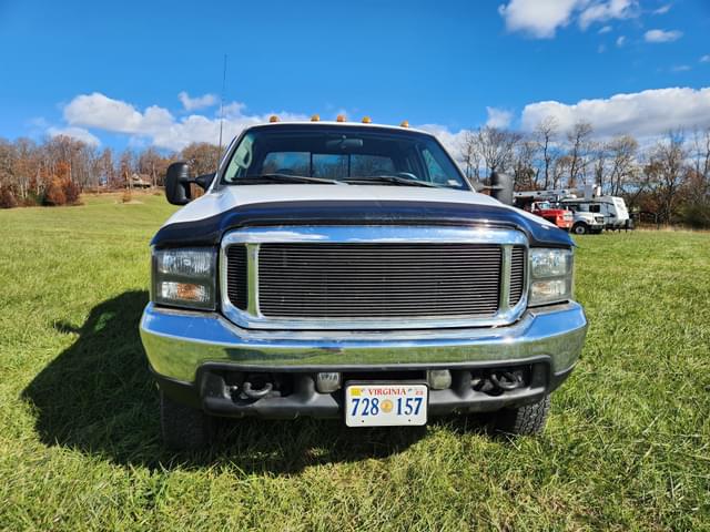 Image of Ford F-350 equipment image 2
