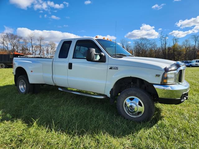Image of Ford F-350 equipment image 3
